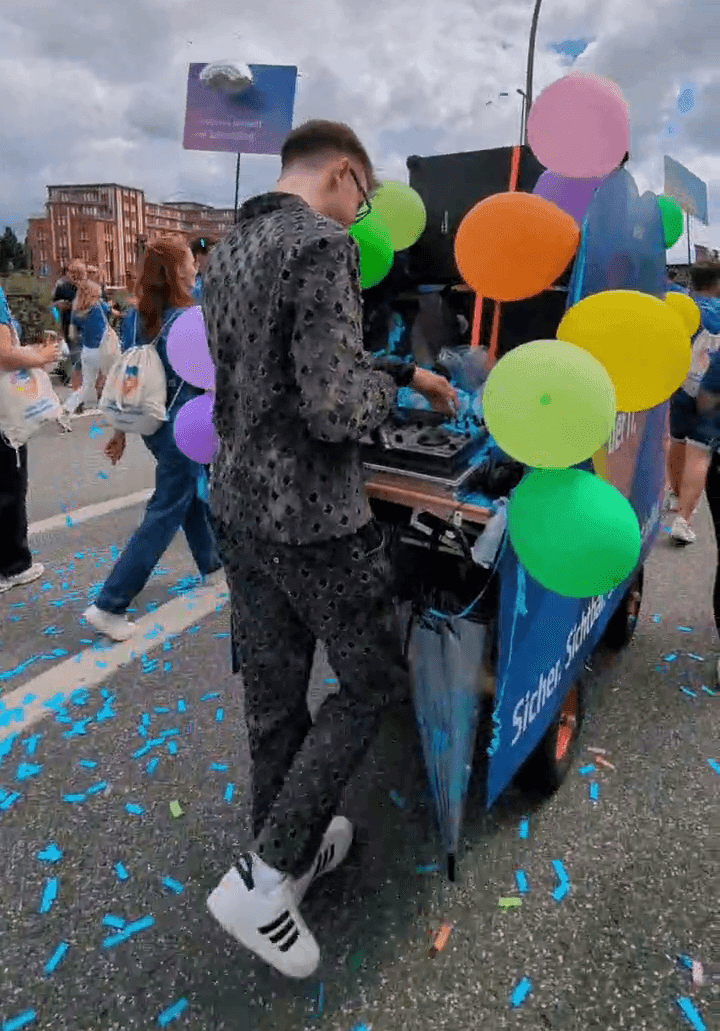 A photo of the event or the event's title picture.